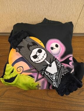 NWT Nightmare Before Christmas Unisex Sweatshirt Size XL & Toe Socks Size 4-10